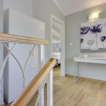 Villa Mit Privatem Pool In Rovinj Nur 1 Km Zum Strand רוביני