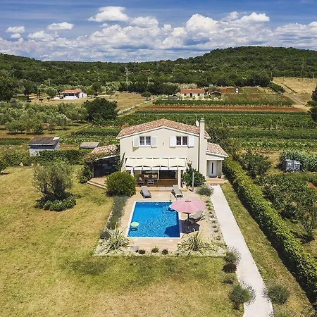 Villa Mit Privatem Pool In Rovinj Nur 1 Km Zum Strand * רוביני