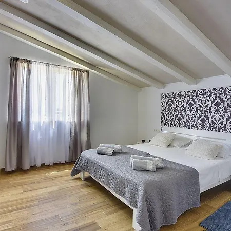 Villa Mit Privatem Pool In Rovinj Nur 1 Km Zum Strand *